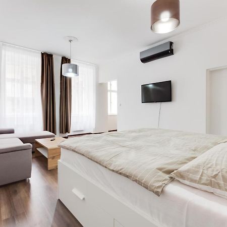 Free Days Luxury Apartment Praga Esterno foto
