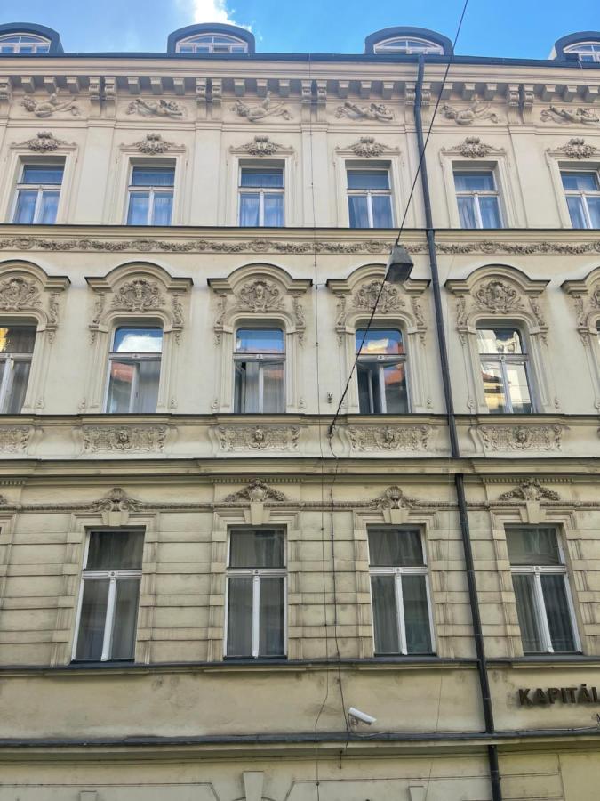 Free Days Luxury Apartment Praga Esterno foto
