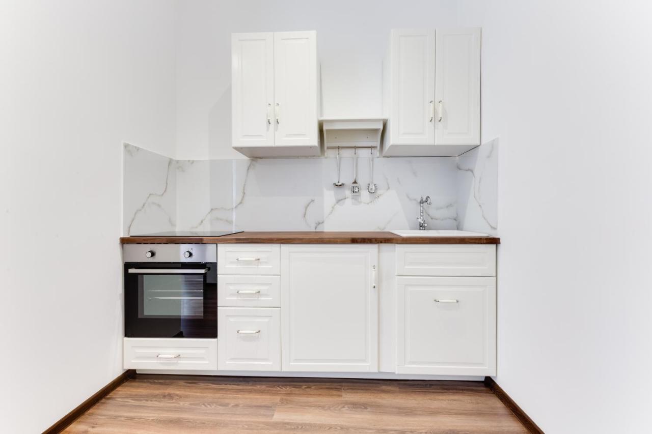 Free Days Luxury Apartment Praga Esterno foto