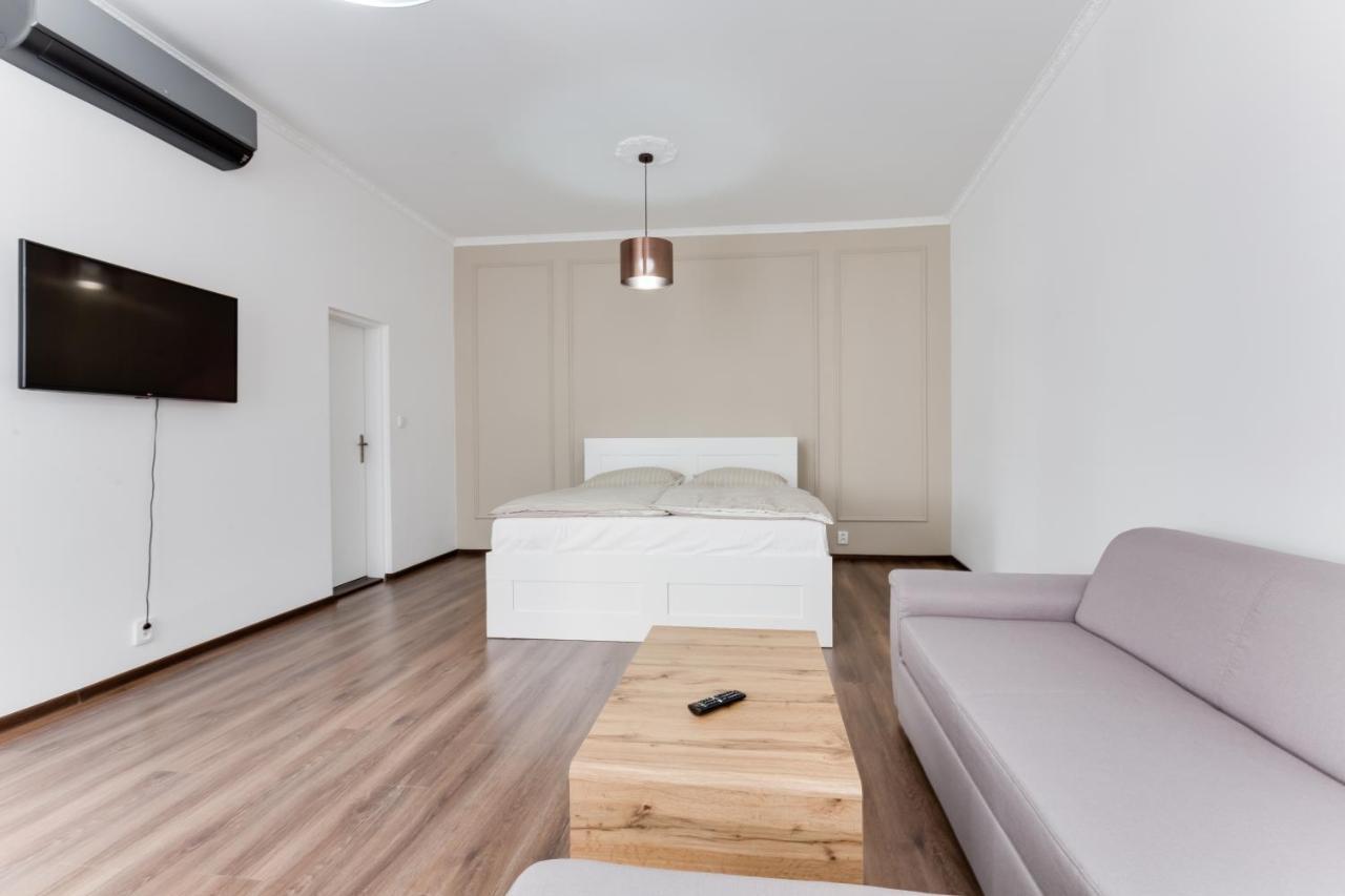 Free Days Luxury Apartment Praga Esterno foto