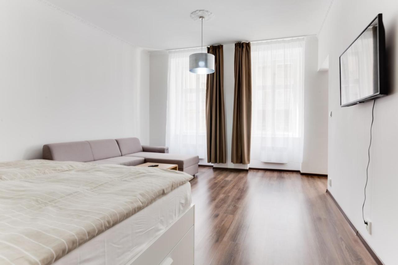 Free Days Luxury Apartment Praga Esterno foto