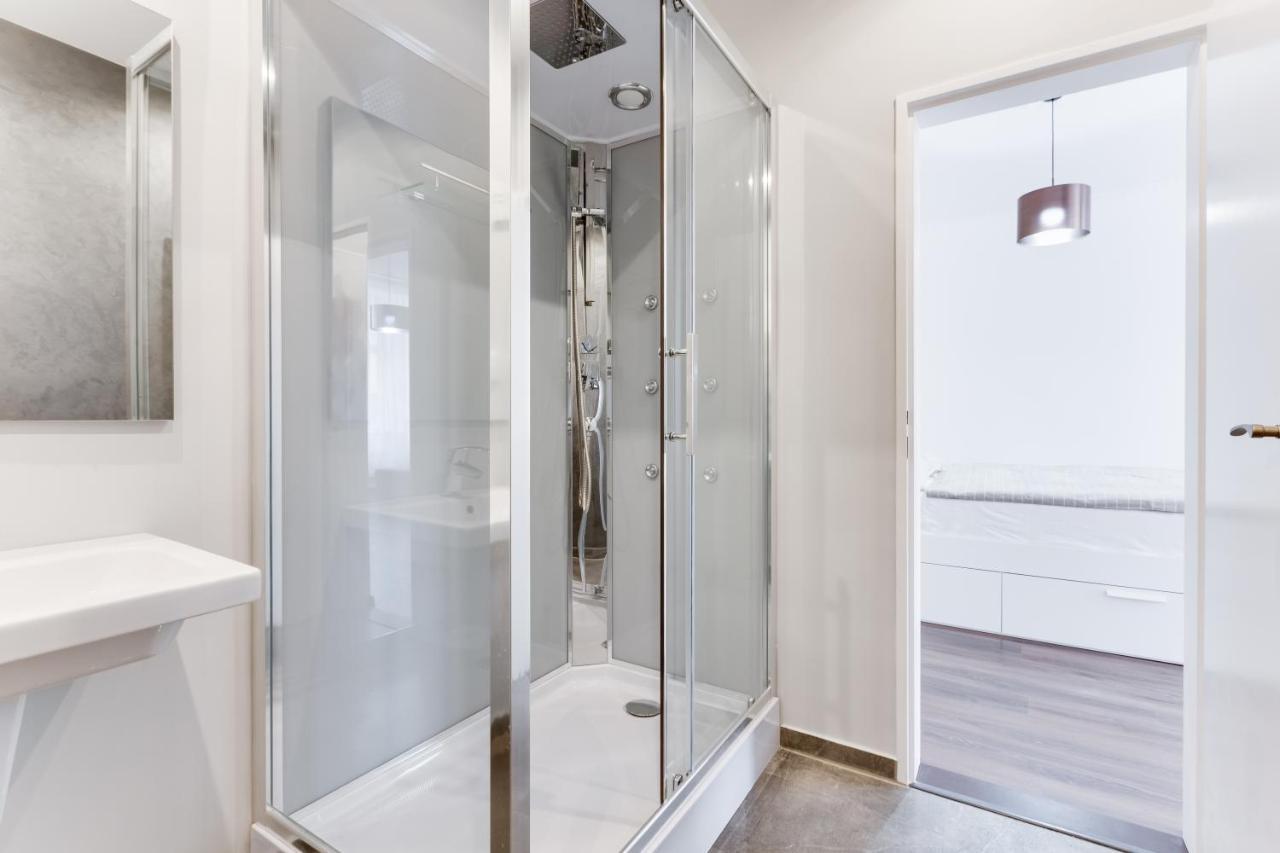 Free Days Luxury Apartment Praga Esterno foto