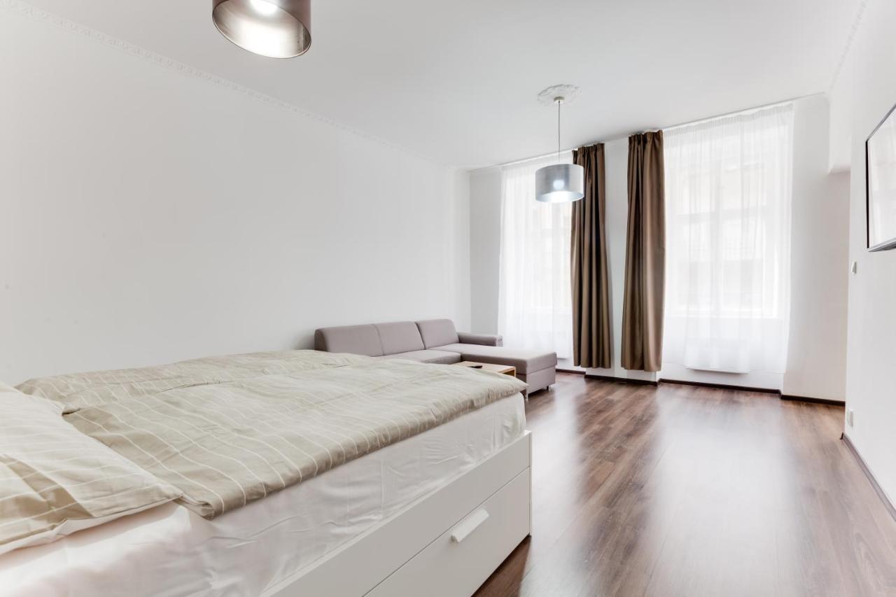 Free Days Luxury Apartment Praga Esterno foto