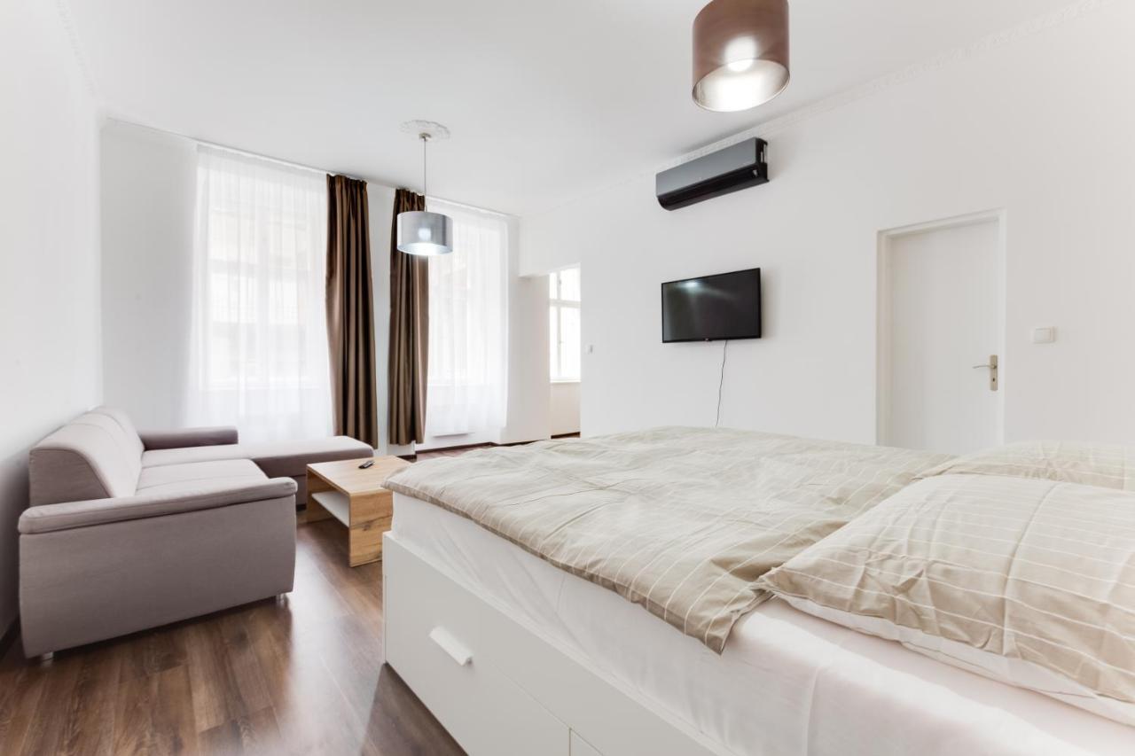 Free Days Luxury Apartment Praga Esterno foto
